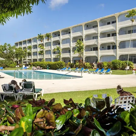 Ground Floor Apartment Located In Hometown, 5 Min Walk To The Beach